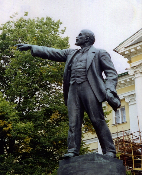 Beeld van Lenin voor Smolney Instituut